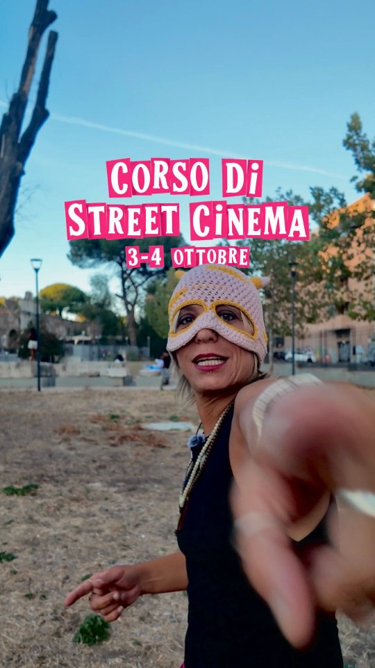 🎬 STREET CINEMA SCHOOL | 3–4 OTTOBRE

SPAZIO COSMO · PIGNETO · ROMA

Un weekend per realizzare un cortometraggio destinato al circuito dei festival.

📅 3 ottobre: SHOOTING
📅 4 ottobre: MONTAGGIO

Questa volta lavoreremo con i ragazzi che fanno breakdance ai semafori di via Tuscolana, trasformando la strada nel nostro set.

Saranno loro i protagonisti del cortometraggio e reciteranno alcuni stralci di Sogno di una notte di mezza estate di William Shakespeare.

Shakespeare incontra la breakdance.
Il semaforo diventa palcoscenico.
La strada diventa cinema.

🎥 Sony Alpha 7 III
🎙️ Microfoni Sennheiser
💻 Mac M2 + Premiere Pro 2026

Un giorno per girare.
Un giorno per montare.
Un corto pronto a cominciare il suo percorso nei festival.

📍 Spazio Cosmo, Pigneto
📅 3–4 ottobre
🎟️ Solo 12 posti disponibili

STREET CINEMA SCHOOL
Dalla strada al cinema

Scrivimi in dm o mail 
teklaschoolofcinema@gmail.com

#streetcinema #cinema #spaziocosmopigneto #trankyfilm #teklastreetcinema
